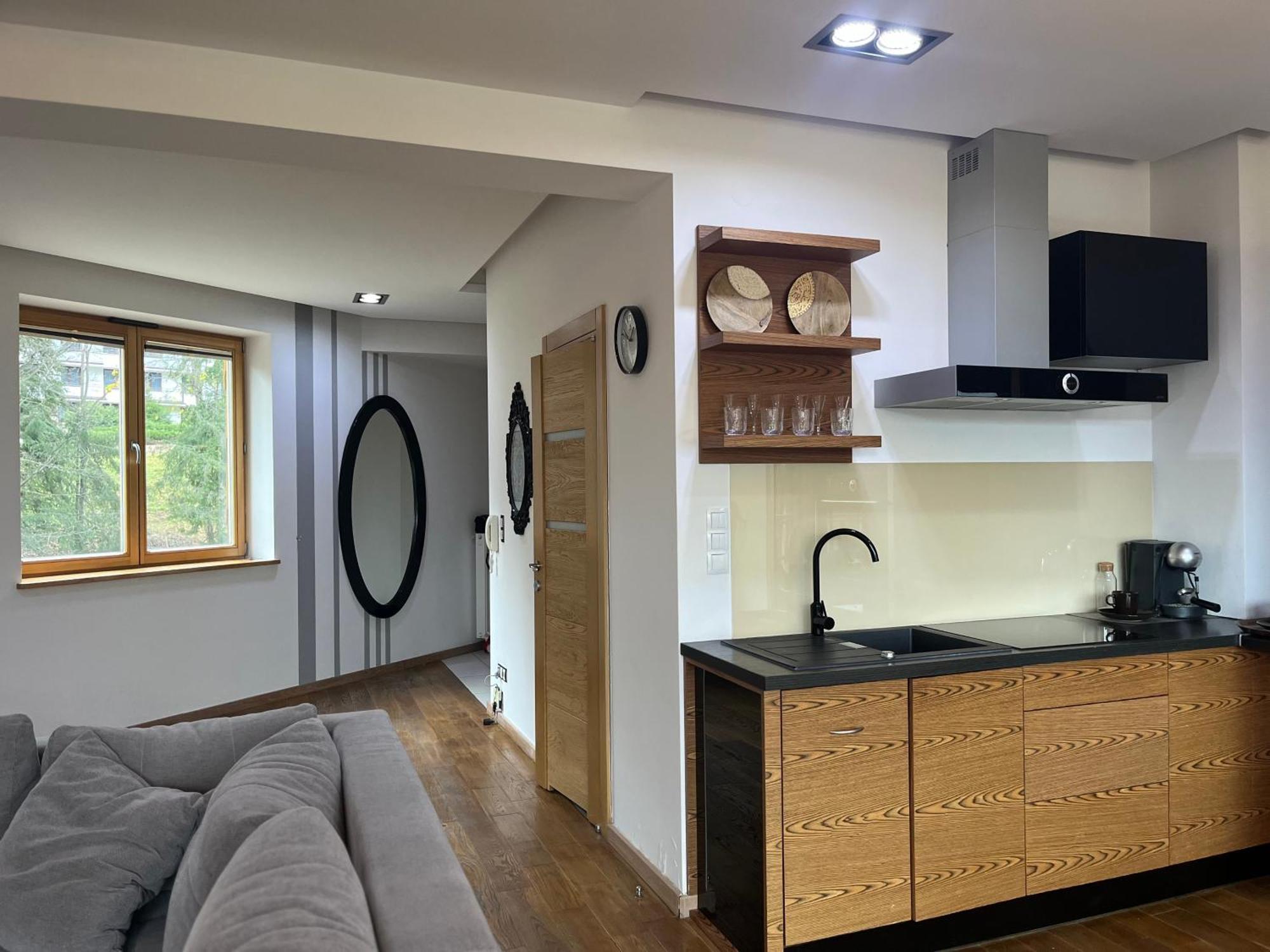 Silver Apartment *